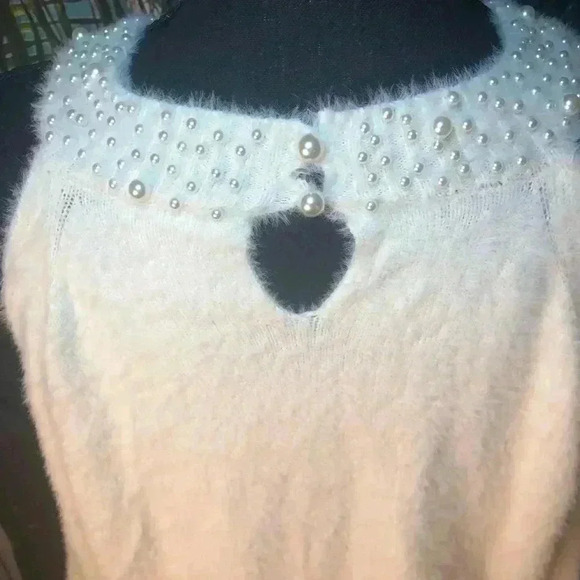 White long sleeve cold shoulder sweater size large - Picture 7 of 16